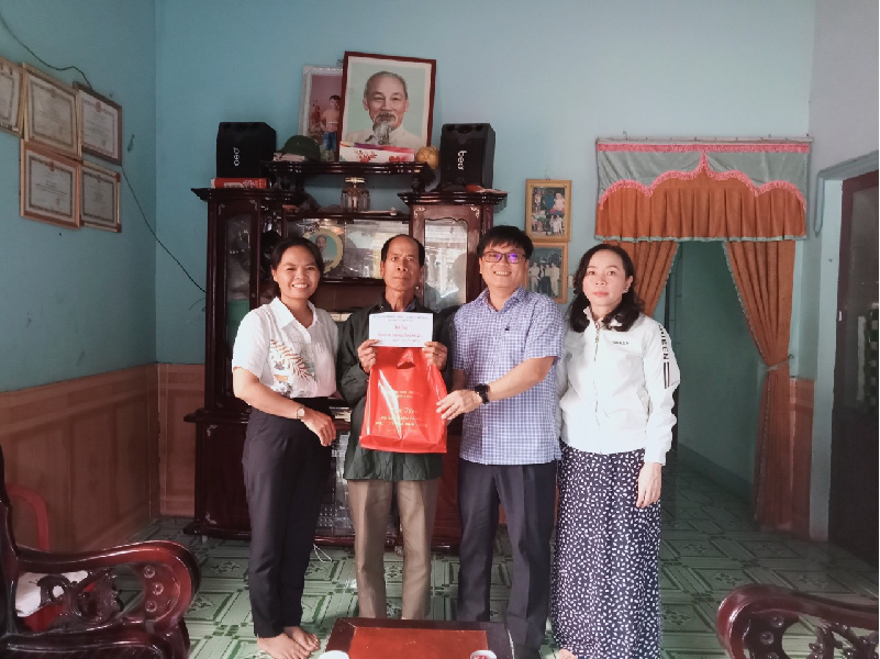 Huyện Ea H’Leo tặng 847 suất quà cho người có công và thân nhân người có công với cách mạng nhân dịp 27/7